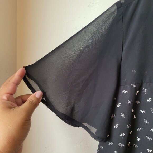 Torrid Chiffon Flutter Short Sleeve V-Neck Blouse - Picture 8 of 9